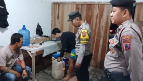 Gelar Razia Miras, Polsek Karangmoncol Temukan 30 Liter Tuak Siap Edar