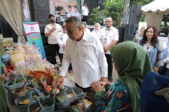 Benyamin Buka Bazar Ramadhan di Pondok Aren dan Berpesan untuk Beli Sesuai Kebutuhan