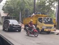 Viral Motor Supra Bapak Narik Mobil Innova Mogok, Netizen Lapor ke Div Humas Polri