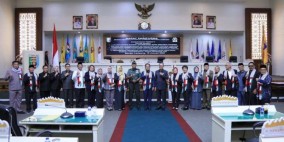 Mewakili Gubernur, Sekdaprov Fahrizal Hadiri Paripurna DPRD Prov. Lampung