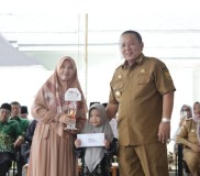 Gubernur Arinal Menyerahkan Hadiah Pemenang Lomba Ramadan Kareem 1445H