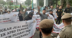 Protes Diberi Uang Pembinaan Cuma Rp 1 Juta/Tahun, 28 Ormas Demo Pemkot Tangsel Minta Paket Pekerjaan