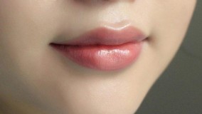 Tips Mencerahkan Bibir Secara Alami Hanya dengan Menggunakan Gula dan Madu