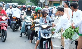 Petani Temanggung Bagikan 1.700 Paket Sayuran Gratis untuk Pengguna Jalan
