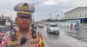 Rob Genangi Jalur Pantura Demak, Arus Lalulintas dari Semarang Dialihkan ke Genuk