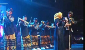Festival Thong Thong Lek Digelar Lagi di Alun-alun Rembang, Cah Mboleyong Jadi Juara