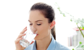 5 Manfaat Minum Air Putih untuk Kesehatan Kulit