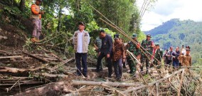 Menko Muhadjir Sebut Pemerintah Segera Merelokasi Pemukiman Korban Longsor di Tana Toraja