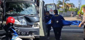 Sabtu Kelabu, Di Ngawi Pacar Polisi Tewas Kecelakaan, di Ponorogo Wakil Rektor Tewas Ditabrak Mobil