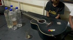 Mabuk Sambil Main Gitar dan Resahkan Warga,  7 Pemuda di Surakarta Digelandang Polisi