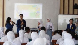 Berbagi Ilmu, Tim PKM Mahasiswa Ilkom USM Latih Siswa SMKN 1 Semarang Menulis Script