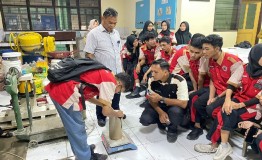 Tim PkM USM Beri Pelatihan Pengendalian Mutu Beton kepada Siswa SMKN 3 Semarang