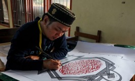 Perjuangan Peserta MTQ Jateng di Pati, 8 Jam Bikin Karya Kaligrafi Terbaik