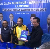 Ketua Golkar Lampung Arinal Ambil Formulir Bacagub ke PAN