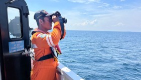 Penumpang KM Lawit asal Wonosobo Melompat ke Laut, Tim SAR Terus Lakukan Pencarian