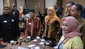 Temu Alumni, Khofifah Ajak IKA Unair Jateng Jadi Bagian Percepatan Indonesia Emas