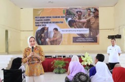 Ketua Tim Penggerak PKK Provinsi Lampung Berikan  Bantuan  Program Yansos 