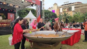 Mbak Ita dan Chef Bobon Masak Besar,  477 Porsi Nasi Goreng Semarangan Terhidang