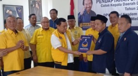 Bacagub Hanan Serahkan Berkas Pencalonan Ke Nasdem