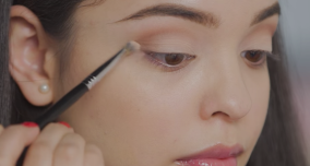 Cara Memilih Warna Eyeshadow yang Tepat untuk Membuat Mata Terlihat Lebih Hidup