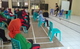 Tim Peneliti USM Teliti Efektivitas Latihan Kekuatan Otot Kaki Bagi Warga Tlogosari Kulon