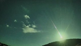 Langit Malam Spanyol dan Portugal Berubah Biru Karena Komet Melintas 