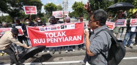 RUU Penyiaran Membungkam Pers Indonesia, Kompres Surabaya Gelar Aksi Demo