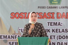 Ketua TPP- PKK Prov Lampung dan (PIISEI )Riana Sari Membuka Acara Bimtek 