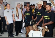 Gubernur Arinal Serahkan Bantuan Program Baznas di Tuba
