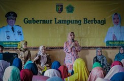 Ketua LKKS Provinsi Lampung Berikan  Bantuan Kepada Warga Pekon Sukabanjar .