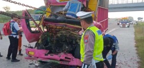 Kecelakaan Tol Ngawi-Solo, Sopir Truk Tronton Sampai Takut Melihat Dua Korban Tewas Terjepit Bak Truk dan Dashboard