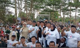 Ribuan Relawan Bedas Minta Kang DS Lanjutkan Perubahan, Berkaca-kaca Terima Sumbangan Koin