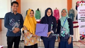 Dosen Psikologi USM Berikan Psikoedukasi Work Life Balance di SMK Muhammadiyah Sumowono