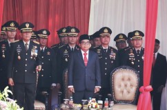 Pj. Gubernur Lampung Mengikuti Upacara Peringatan Hari Ulang Tahun Bhayangkara Ke-78.