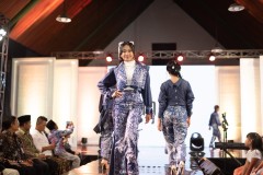 Fashion Show Batik Lasem Meriahkan Pasar dan Industri Kreatif