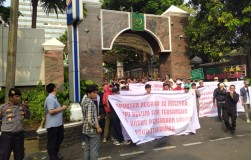 Desak Penetapan Tersangka Kasus Dugaan Korupsi Pengadaan Tanah RSUD Tigaraksa, Ratusan Warga Demo KPK & Kejagung