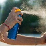 Suncreen Spray atau Krim, Mana yang Lebih Efektif?