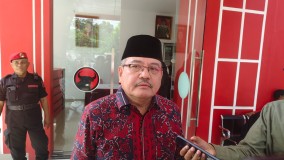 PDIP Lampung Serahkan Surat Tugas ke 4 Cakada Kabupaten