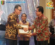 Sekretaris Daerah Provinsi Lampung, Fahrizal Darminto Raih Predikat Terbaik Penghargaan Digital Leadership Government Awards 2024.