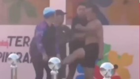 Viral di Medsos, Video Pelatih Renang Tendang Alat Viral Guru Olahraga Perempuan Hingga Pingsan