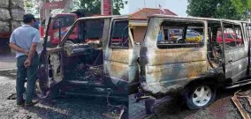 Mobil Kijang Warga Pasuruan Terbakar di SPBU Bangsal Mojokerto, Bayangkan Kepanikan Warga