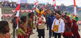 Antisipasi Bencana Kelaparan Kabupaten Puncak Papua Tengah kini Bangun Dua Gudang Logistik Raksasa