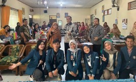 Dosen dan Mahasiswa KKN Tim 2 Undip Kenalkan Gemini AI ke Guru SMPN 1 Ampel