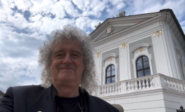 Gitaris Queen Brian May Ungkap Dirinya Stroke, Kehilangan Kendali Lengan