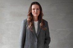 Suka Baju Uniqlo? Kini Kamu Bakal Tambah Mencitainya, Sebab Ada Clare Waight Keller