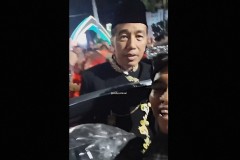 Viral, Pemuda Diduga Dihantam Paspampres Saat Berjuang Untuk Selfi Bersama Jokowi