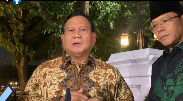 Prabowo Subianto didampingi Plt Ketum PPP  Muhamad Mardiono memberikan keterangan usai pertemuan 6 p