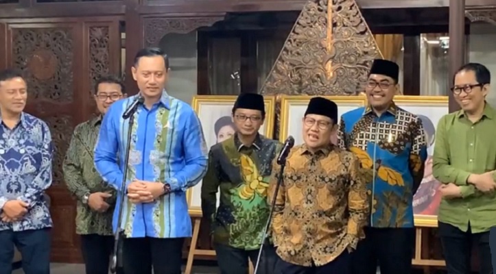 AHY dan Ketum PKB Muhaimin Iskandar saat memberikan keterangan pers usasi bertemu SBY di Cikeas.