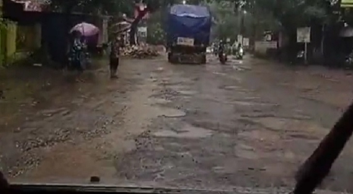Jalan rusak parah di Blora-Purwadadi yang videonya dikirim ke Presiden Jokowi, di twitter. Sudah dip