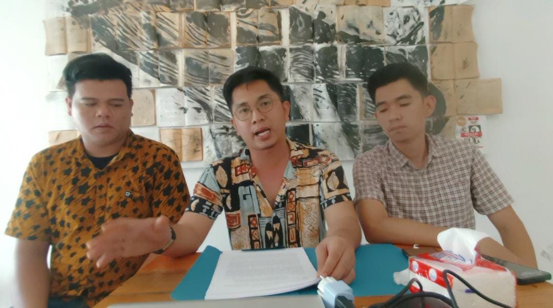 Tama novri (penasehat hukum ), Fitra Aditya ( pimpinan komsorsium JSP) , Yuki Akbar (Direktur)